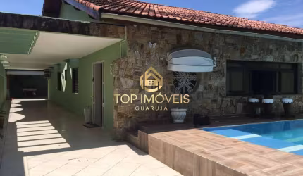Ampla Casa Térrea com Piscina e Churrasqueira na Praia da Enseada - Guarujá