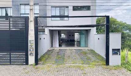 Sobrado de Alto Padrão no Bairro Vila Nova - 3 Quartos sendo 2 suítes.