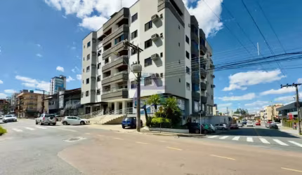 Apartamento /Cobertura com Piscina
