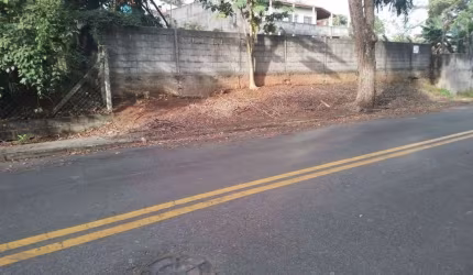 Terreno ,ótima localização , em um bairro muito próximo ao centro de Atibaia
