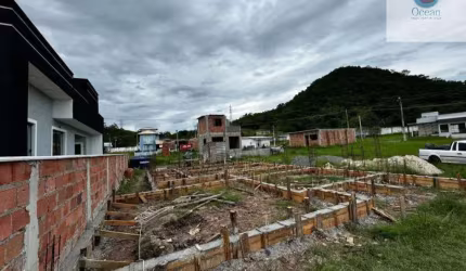 Ocean vende: Maricá, Condomínio Vitoria dos Anjos, lote 216M², fundação iniciada e laje comprada.