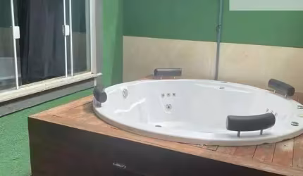 Ocean vende: Itaipuaçu, apartamento, 2 quartos, área com hidro, cozinha americana, garagem.