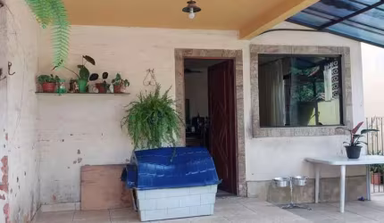 Ocean vende:  Itaipu, casa 3 quartos, sendo 1 suíte, 3 banheiros, sala ,cozinha, garagem, varanda