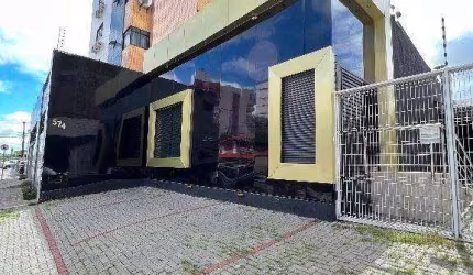Ponto comercial com mobília e estacionamento na João Quirino