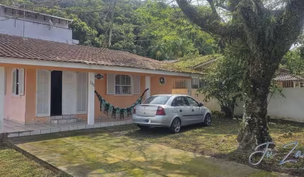 Casa de Esquina com Amplo Terreno Próximo ao Centro, Bom Retiro Matinhos