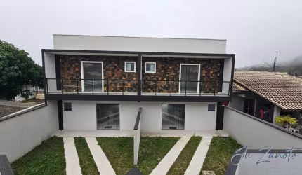 Sobrado Novo 3 quartos com Piscina, entre a AV Curitiba e Arthur Zanlutti