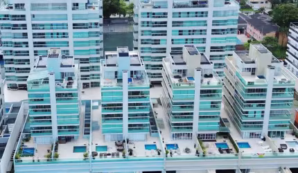 Cobertura mobiliada beira mar, 4 quartos, 2 vagas, piscina privativa.