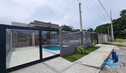Residência Moderna à Venda - A 400m do Mar