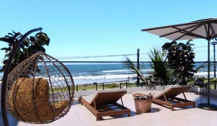 Sobrado Alto Padrão à Beira-Mar - Seu Refúgio dos Sonhos! Baln. Inajá