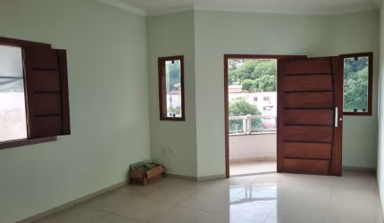 Casa Ampla á venda – Bairro Maria Eugênia