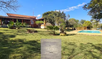 Chácara à venda em Cesário Lange-SP, 3 quartos, 1 suíte, 3 salas, 4 banheiros, 300m² de área!