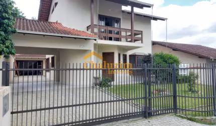 Casa com suíte e 3 quartos à venda no bairro Floresta, zona Sul de Joinville