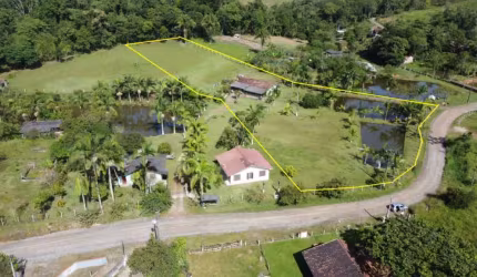 Chácara com 3 dormitórios à venda, 7527 m² por R$930.000,00 - Área Rural - Itapoá/SC