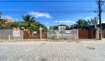 Três casas em terreno de 660 m², no bairro Santa Irene, em Barra de São João.