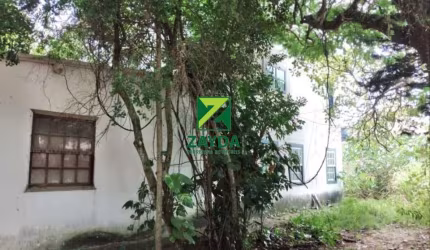 Casarão em terreno de 1.000 m², junto à Lagoa, em Tamoios - Cabo Frio.