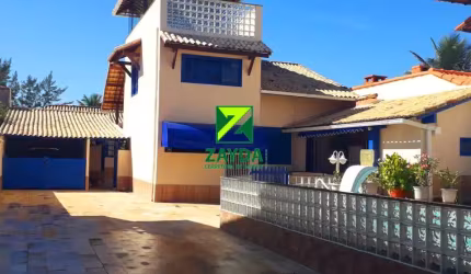 Luxuosa casa com 07 quartos e piscina, no Condomínio Orla 500, em Unamar/Cabo Frio.