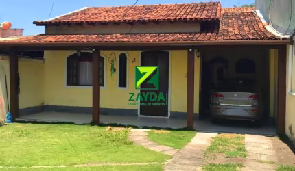 Casa com 02 quartos e quintal, na praia do Centro de Barra de São João.
