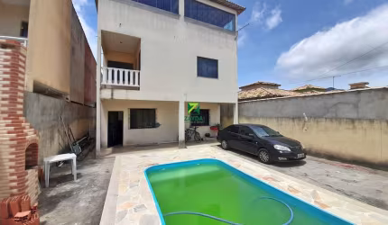 Casa à venda em Casimiro de Abreu-RJ, Jardim Miramar: 3 quartos, 1 suíte, 1 sala, 3 banheiros, 3 vagas de garagem, 216m².