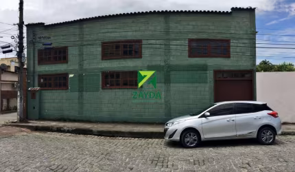 Galpão Comercial de Alto Padrão no Centro de Casimiro de Abreu-RJ: 1 Sala, 3 Banheiros, 380m² de Área. Venda ou Locação!