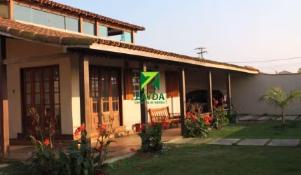 Casa à venda em Casimiro de Abreu-RJ, Peixe Dourado I: 4 quartos, 1 suíte, 2 salas, 2 banheiros, 4 vagas, 260m²!
