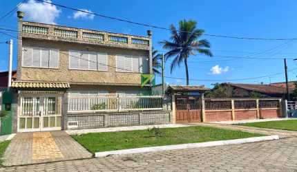 Casa de alto padrão e terreno ao lado com anexo, no Praião, Centro de Barra de São João.