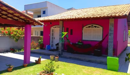 Casa à venda em Casimiro de Abreu-RJ, bairro Peixe Dourado II. 3 quartos, 1 suíte, 1 sala, 2 banheiros, 1 vaga de garagem. 130m².