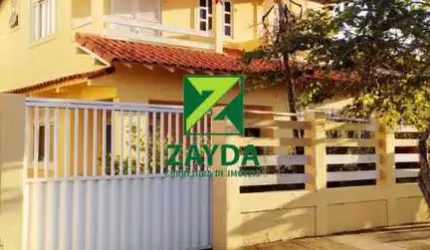 Casa à venda no Centro de Casimiro de Abreu-RJ: 4 quartos, 1 sala, 2 banheiros, 1 vaga de garagem, 10,00 m² área.