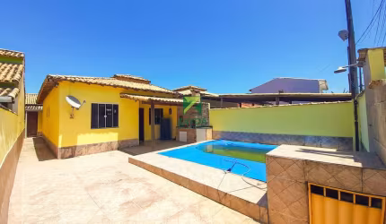 Casa à venda em Casimiro de Abreu-RJ, Jardim Miramar: 2 quartos, 1 suíte, 1 sala, 3 banheiros, 1 vaga, 62m². Venha conferir!