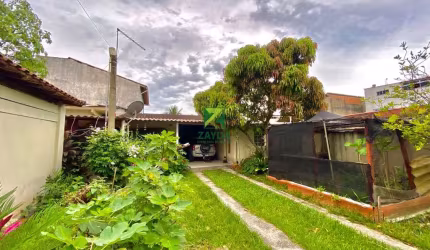 Casa à venda em Rio das Ostras-RJ: 2 quartos, 1 sala, 2 banheiros, 3 vagas de garagem. Confira!