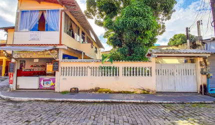 Casas à venda e loja, no bairro Vila Nova, em Barra de São João.