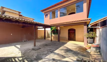 Casa à venda em Casimiro de Abreu-RJ, bairro Peixe Dourado II - Barra de São João: 3 quartos, 2 suítes, 2 salas, 3 banheiros, 3 vagas de garagem, 69,70m².