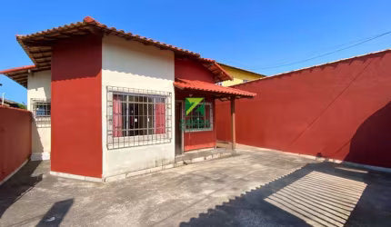 Casa à venda em Casimiro de Abreu-RJ, bairro Peixe Dourado I - Barra de São João: 2 quartos, 1 suíte, 66m², 2 vagas.
