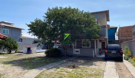 Casa de 4 quartos na Cidade Praiana - Rio das Ostras, com 2 salas, 2 banheiros, 5 vagas de garagem!