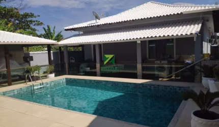 Imperdível casa à venda em Rio das Ostras, Cidade Praiana - 3 quartos, 1 sala, 3 banheiros, 4 vagas de garagem - Aproveite!