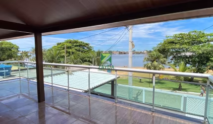 Casa duplex comercial, totalmente independente, à beira mar, na Prainha - Centro de Barra de São João.