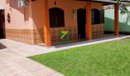 Casa à venda no Centro de Casimiro de Abreu-RJ: 5 quartos, 2 suítes, 2 salas, 3 banheiros, 154,91m² de área