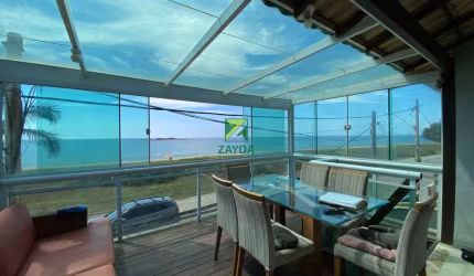 Imperdível Casa Duplex à Beira Mar com 2 Suítes no Centro de Barra de São João-RJ