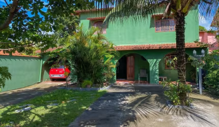 Casa de luxo à venda em Rio das Ostras - Jardim Miramar, com kitnet aos fundos. Oportunidade