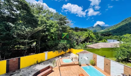 Casa triplex no Sana, Casimiro de Abreu-RJ: 3 quartos, 2 suítes, 3 salas, **área gourmet**, fogo de chão, tranquilo, região serrana, beira rio, **churrasqueira**.