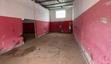 Galpão as margens da rodovia em Guapó de 320,00 m²