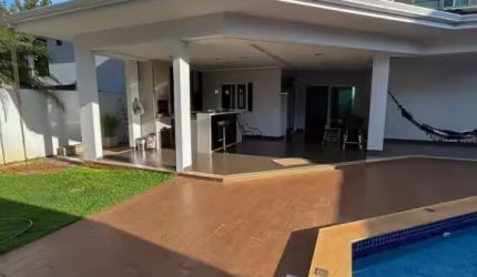 Casa de Condomínio à Venda, sendo 4 suítes de 432,00 m² no Jardins Florença.