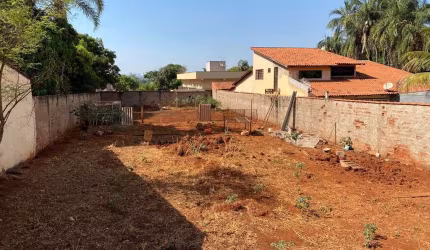 TERRENO À VENDA COM 650,00m² NA CHÁCARAS RETIRO.