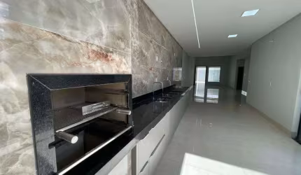 Casa à venda de 3 suítes com piscina de 153,00 m² no Jardim Atlântico.