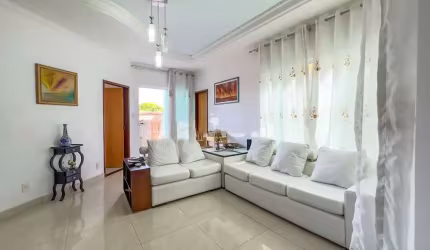 Sobrado à venda, 4 quartos sendo 1 suíte, de 260,00m² no Setor Gentil Meireles.