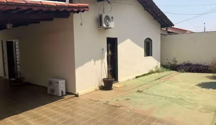 Casa à Venda com 4 quartos sendo 1 suíte, de 205,54 m² no Jardim América.