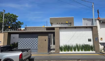 Casa de alto padrão à venda, 3 quartos sendo 2 suítes de 172,00m² -  Bairro Ilda