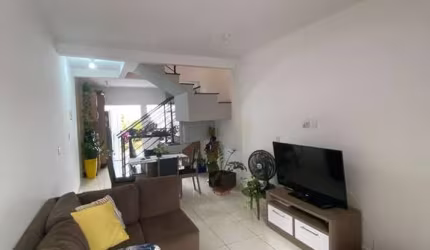 Sobrado à Venda sendo 2 suítes, 82,14 m² no Jardins São José - Goiânia