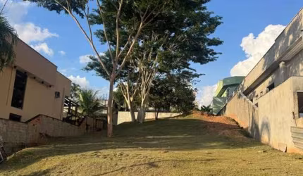 Lote à venda no Condomínio do Lago, com 551,34 m² - Goiânia.