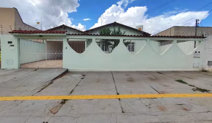 casa 3 quartos, avenida comercial, setor Santa Genoveva.