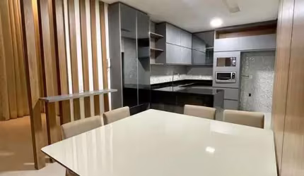 Casa á venda sendo 3 quartos, 1 suíte, 2 banheiros, 2 vagas de estacionamento.